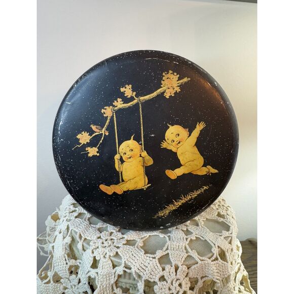 RARE 1920's Kewpie candy tin, Rose O'Neill tin, Kewpies on a swing must see - Picture 1 of 7